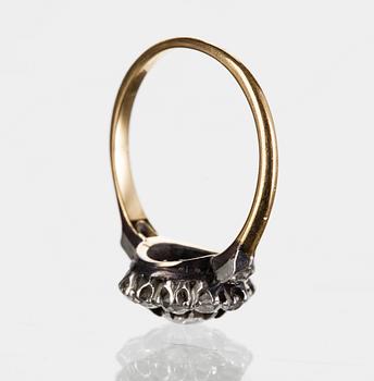 RING, guld 14k, ostämplad, 13 gammalslipade diamanter, totalt vikt ca 1,50 ct.