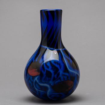 AN EVA ENGLUND ORREFORS GALLERY GLASS VASE 1988.