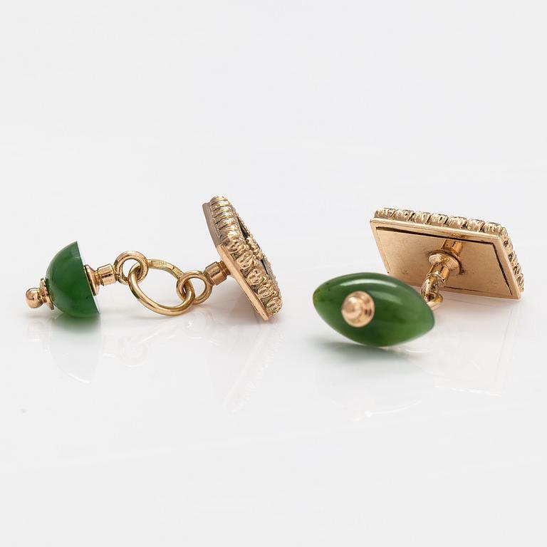A pair of 14K gold cufflinks with enamel, jade and diamonds ca. 0.018 ct in total. St-Petersburg, Soviet union.