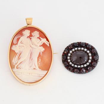 Sea shell cameo and garnet brooch.