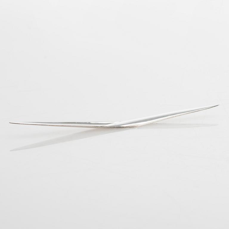 Tapio Wirkkala, A silver dish and letter knife, Kultakeskus Hämeenlinna 1960 and 1964.