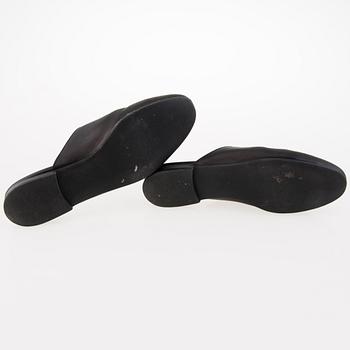 GUCCI Three Pairs of Shoes in size 40.