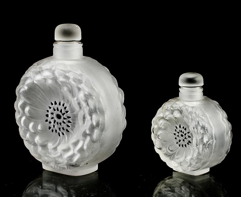 FLAKONGER, 2st, glas, "Dahlia", Lalique.