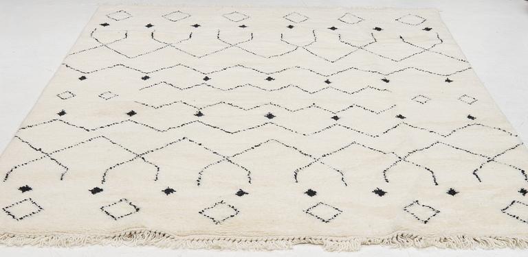 Carpet, Morocco design, 320 x 215 cm.