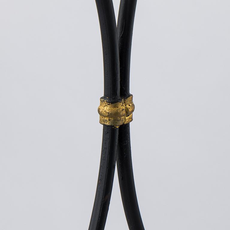 Säng, smidesjärn, med Art Nouveau-motiv, kring 1900.
