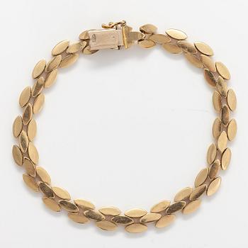 An 18K gold bracelet.