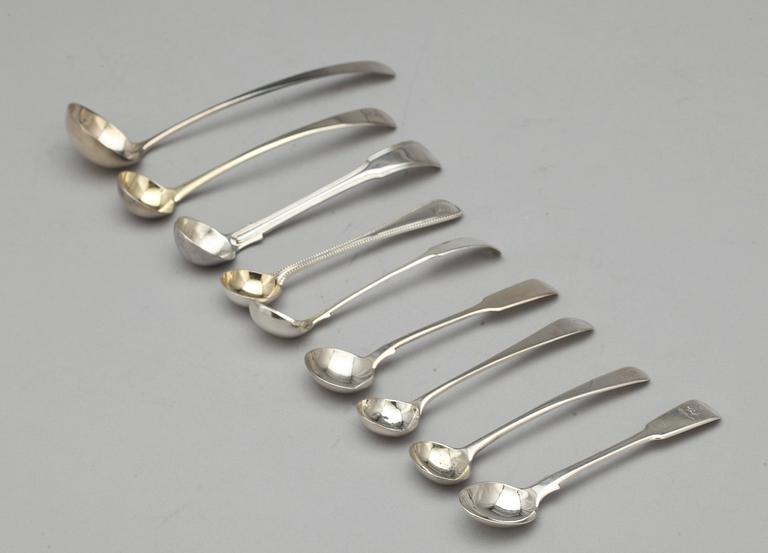 PARTI SKEDAR, ca 47 st, silver, olika tillverkare och städer, mest England, 1700-1800-tal. Totalvikt ca 600 gram.