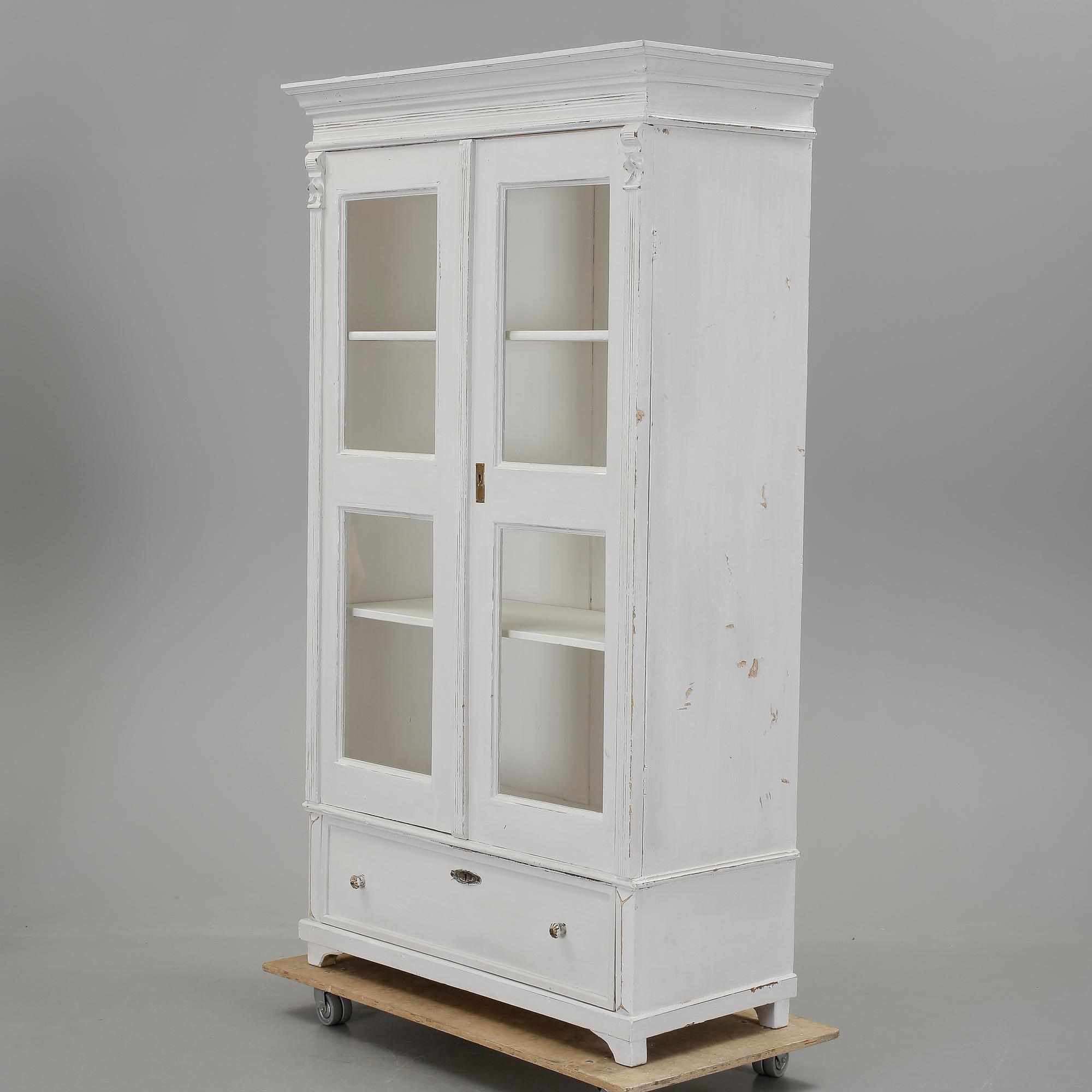 VITRINSKÅP, 1900-talets början.