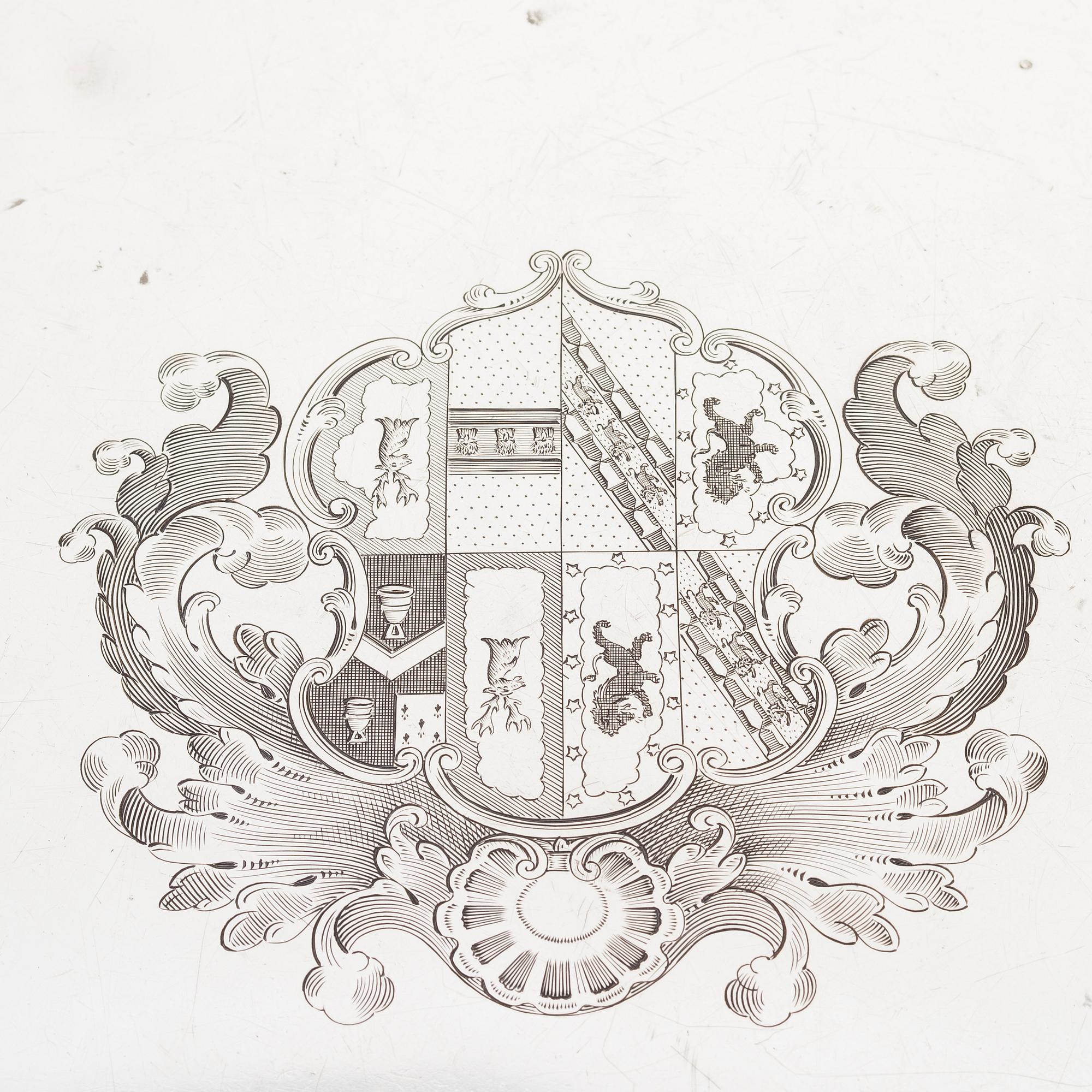 SILVERBRICKA, London 1761, Robert Rew, vikt 2600 g.