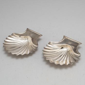 A pair of English 18th century silver butter shells, mark of John Köhler I, London 1792.