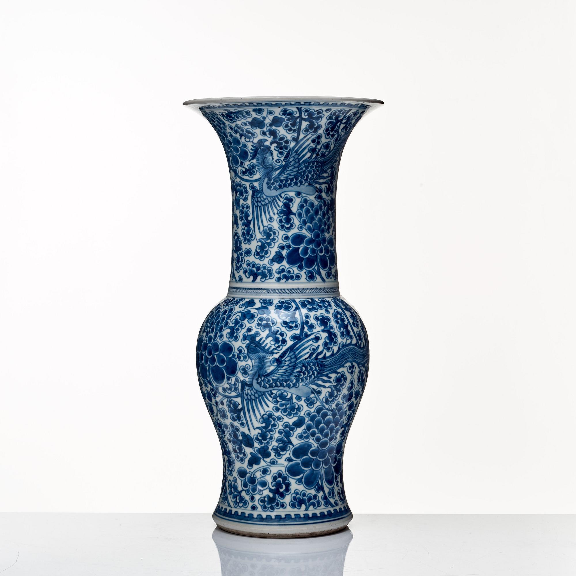 A blue and white vase, Qing dynasty, 18th Century.