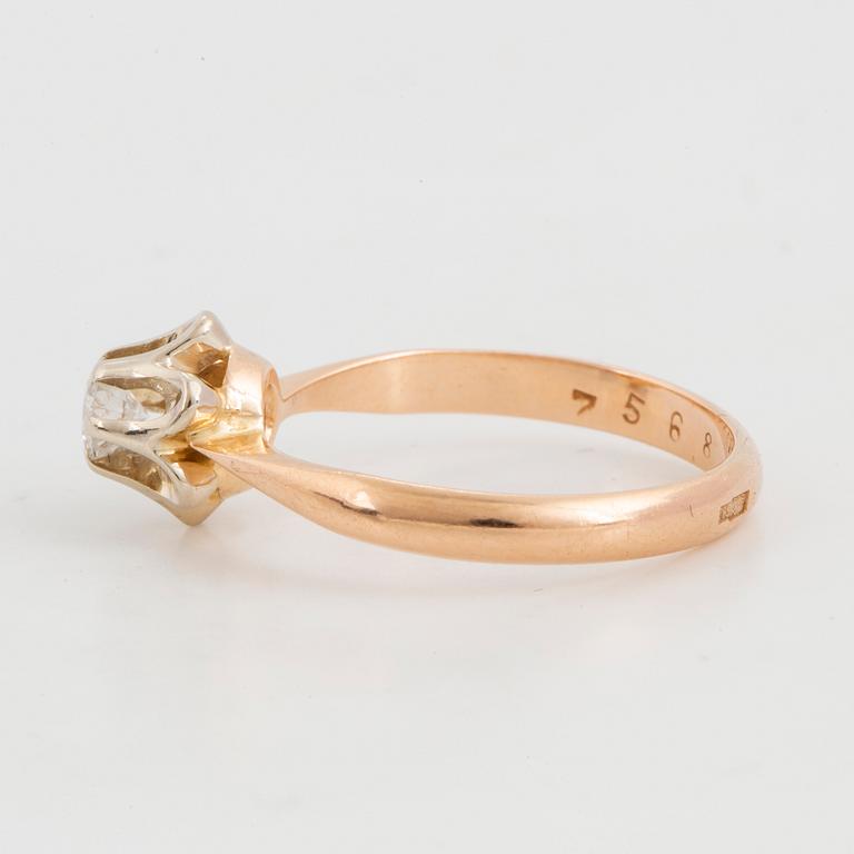 Brilliant-cut diamond ring.