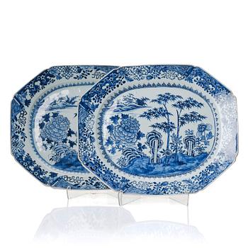 1126. A pair of blue and white serving dishes, Qing dynasty, Qianlong (1736-95).