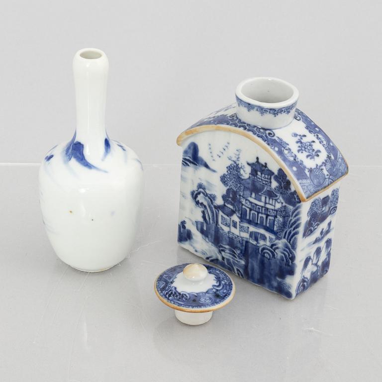 A set of 13 porcelain pieces, China, Qing dynasty, 18th century - early 20th century.
