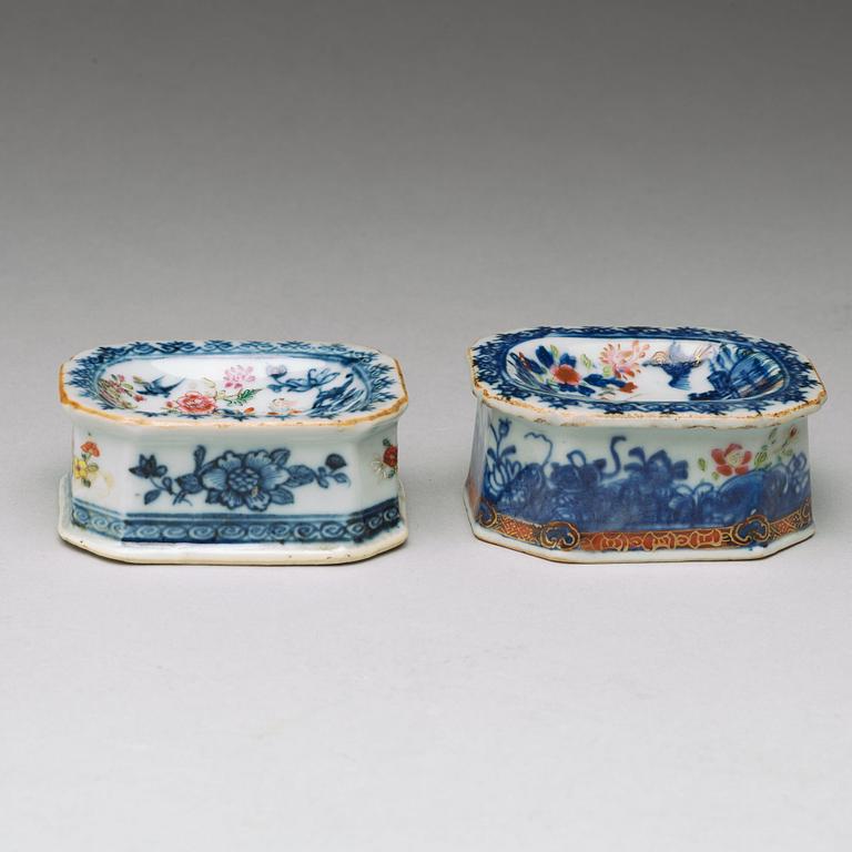 A set of two famille rose salts, Qing dynasty, Qianlong (1736-95).