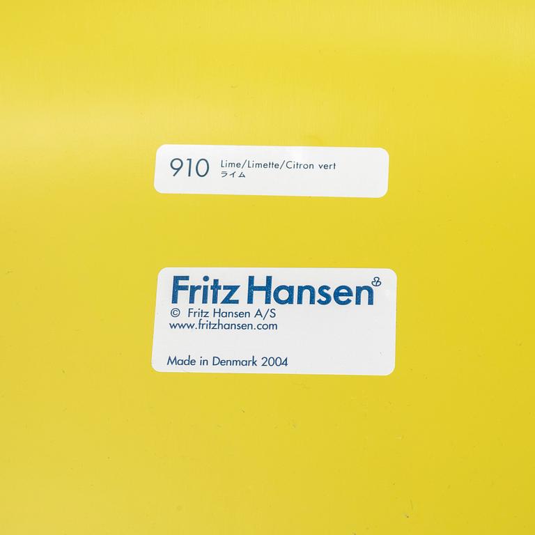 Arne Jacobsen, three 'Serie 7' chairs, Fritz Hansen 2005.