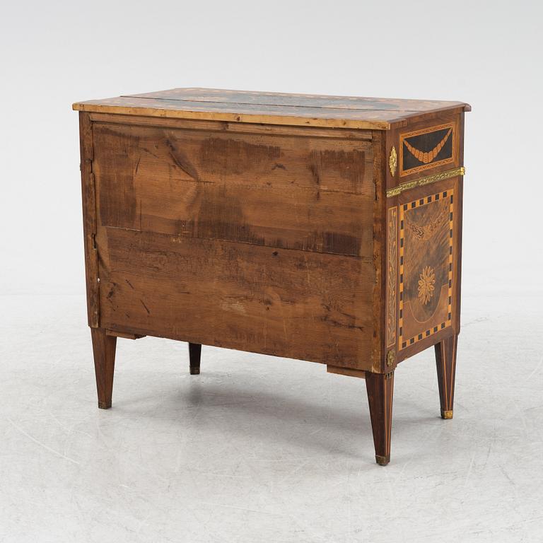 Byrå, gustaviansk stil, 1800-talets slut.