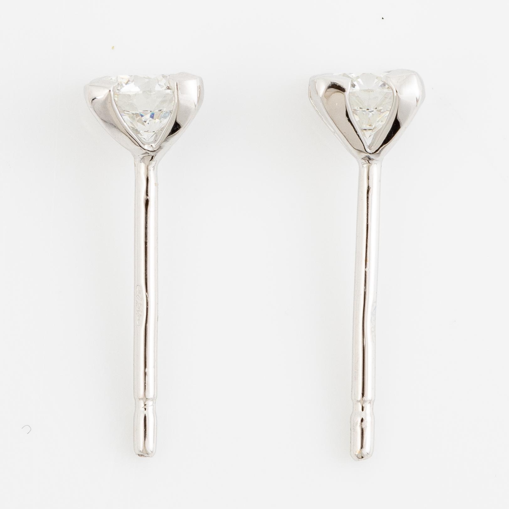 Earrings 18K white gold set with brilliant-cut diamonds, accompanied by GIA dossier.