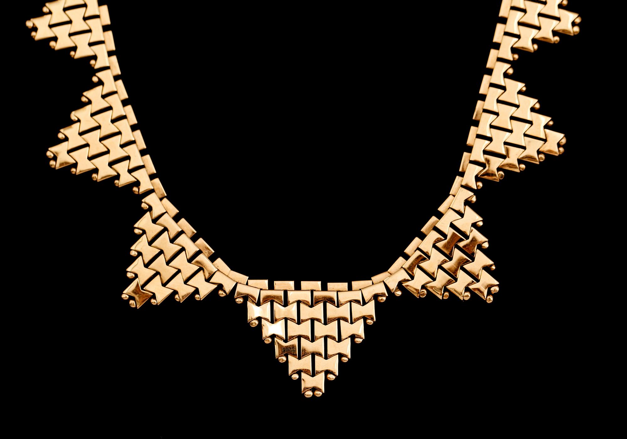COLLIER, 18 k guld. Vikt 25 g.