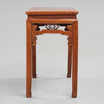 Altarbord, hardwood. Qingdynastin (1664-1912).