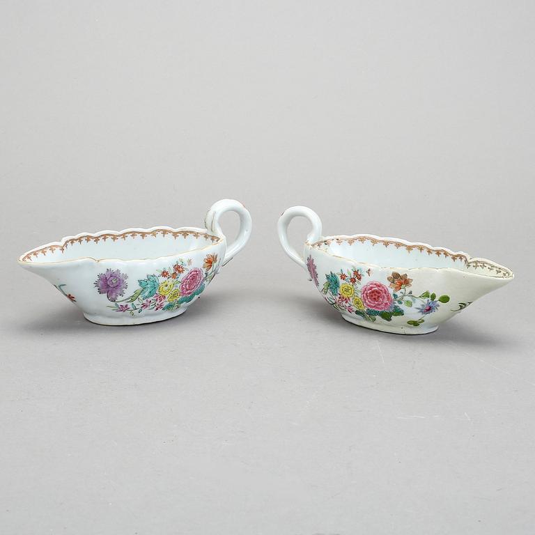 SÅSSNIPOR, ett par. Porslin, Kina, Qing dynastin, Qianlong, 1736-95.
