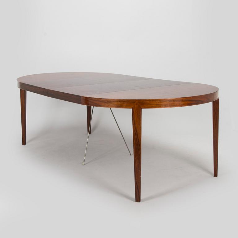 Severin Hansen, mid-20th century dining table, model 180 for Haslev Møbelsnedkeri, Denmark.