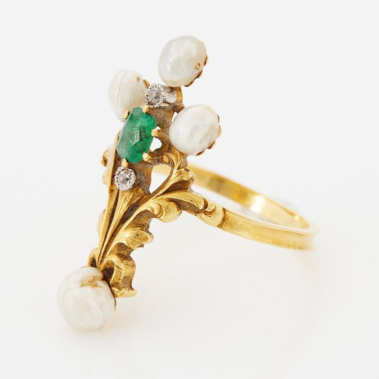 An 18K gold ring set with an emerald, pearls and old-cut diamonds.