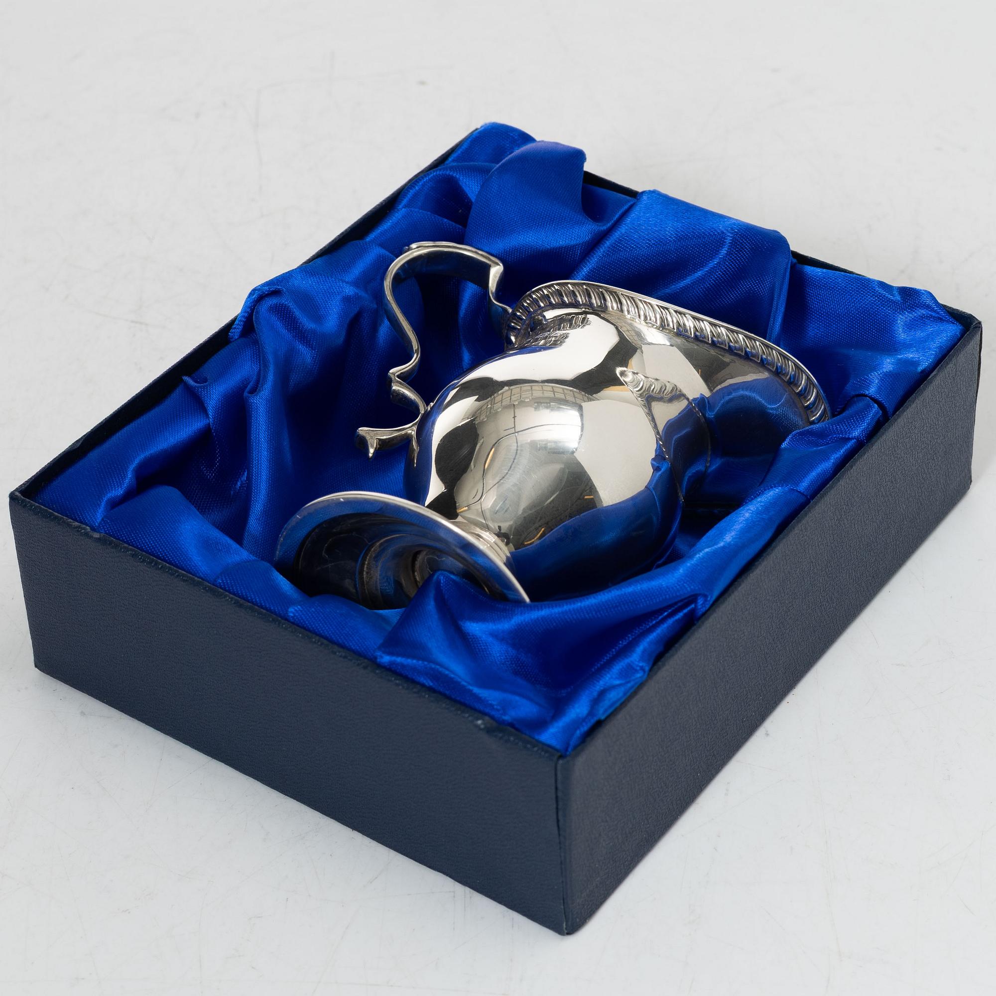 A silver cream jug, mark of S W Smith & Co, Birmingham, England 1929.