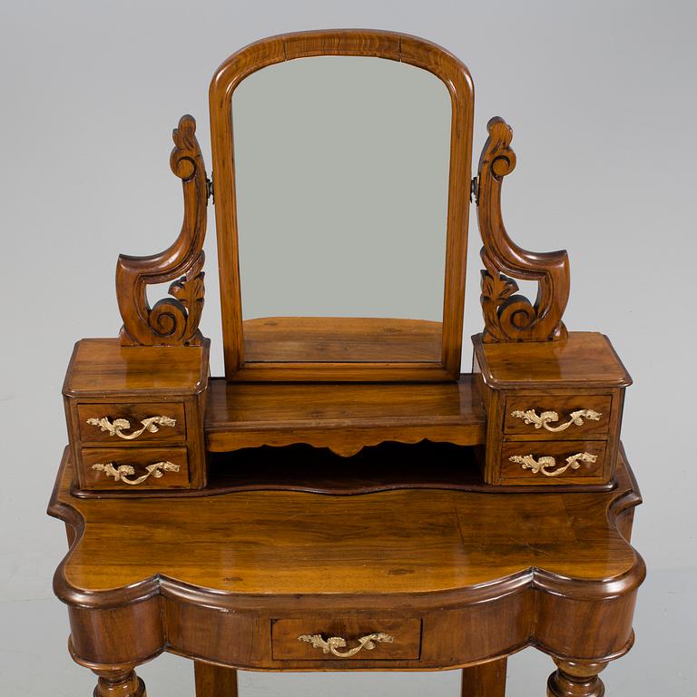 TOALETTBORD, 1800-talets andra hälft.