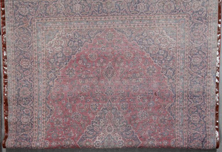 MATTA, Keshan, ca 418X285 cm.