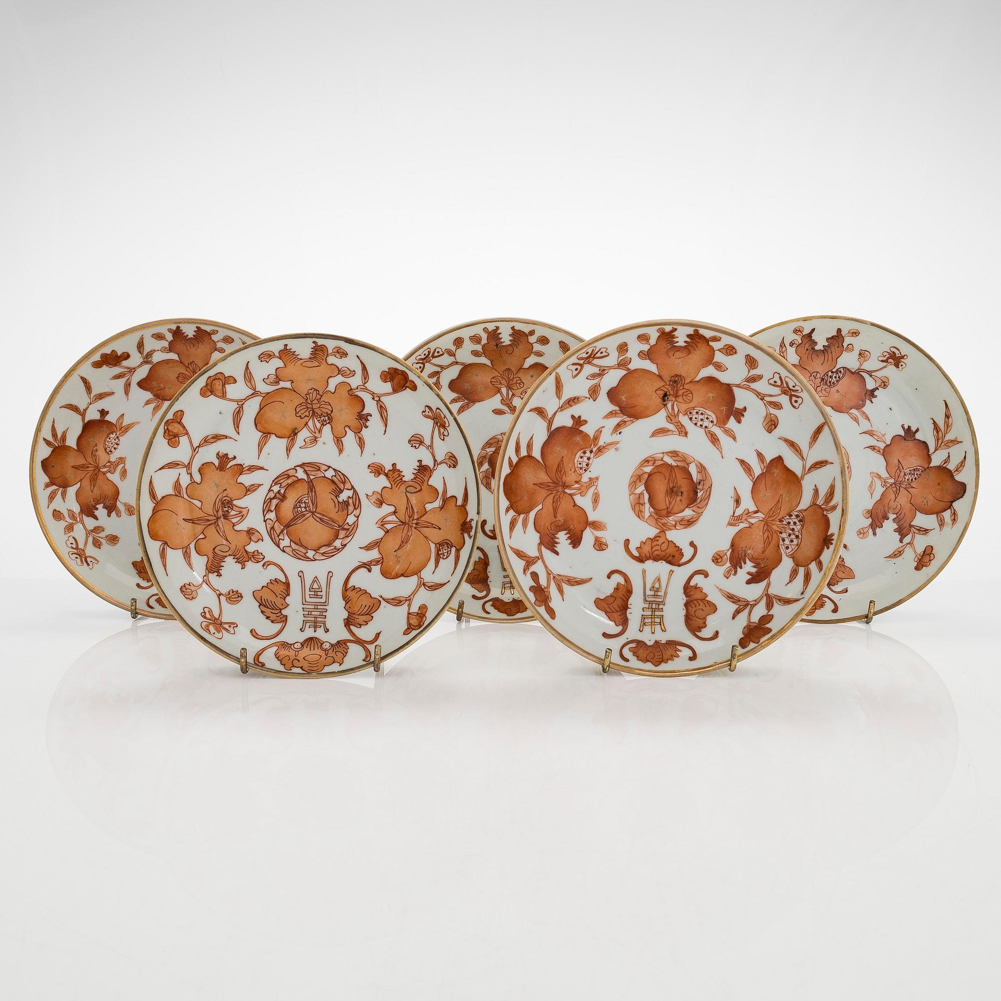 Five late Qing dynasty porcelain plates, early 20th century.
