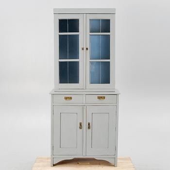 Vitrinskåp, omkring 1900.