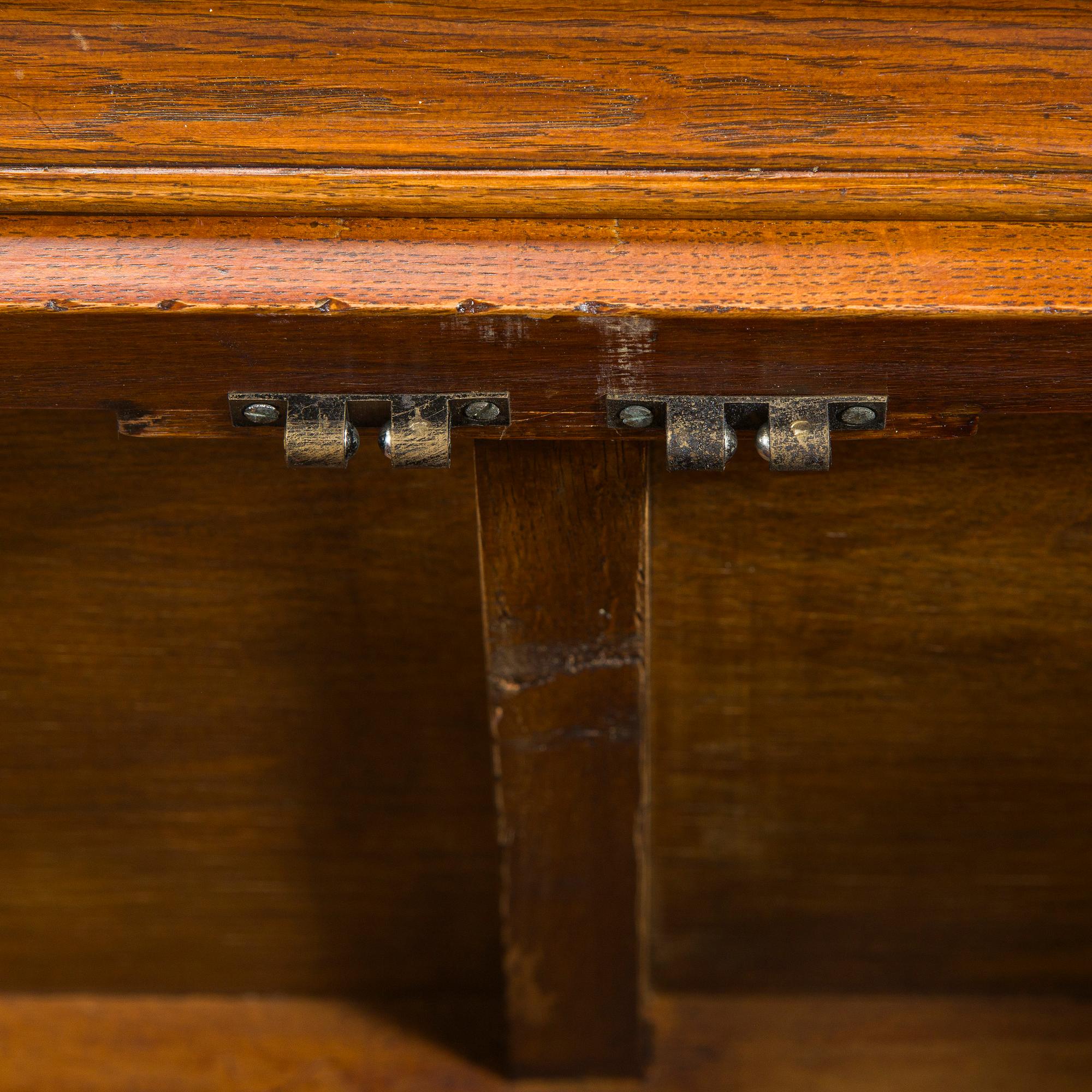 Vitrin / Skåp, modell Clifton ta Fritzies tillverkare Club Vintage Interiors 2011-2017.