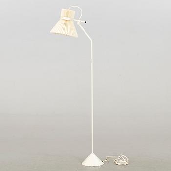 GOLVLAMPA, Le Klint, modell 392.