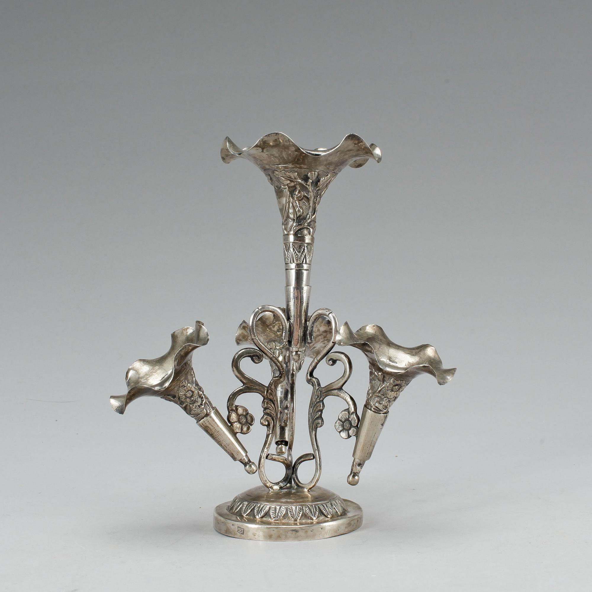 UPPSATSVAS, silver, oidentifierad stämpel, 1800-talets slut, total vikt ca 210 g.