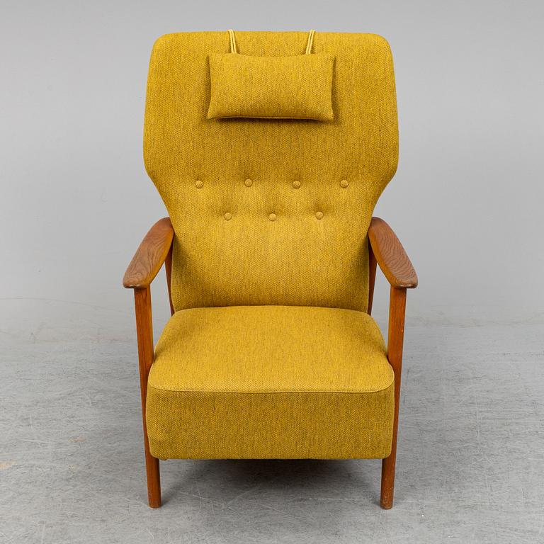 A 1950's easy chair.