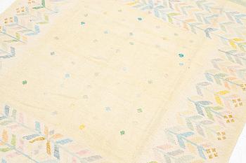 A Kelim carpet, c. 258 x 192 cm.