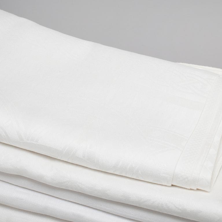 30 pieces of linen, 20th century.
