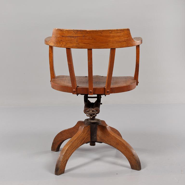 SKRIVBORDSSTOL, 1900-talets första hälft.