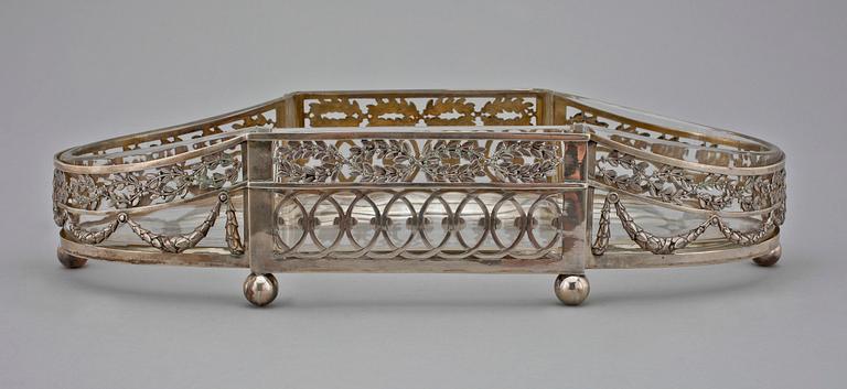 JARDINIERE, låghaltigt silver och glas. Tyskland. 1800/1900-tal. Ca 550g exkl insats.
