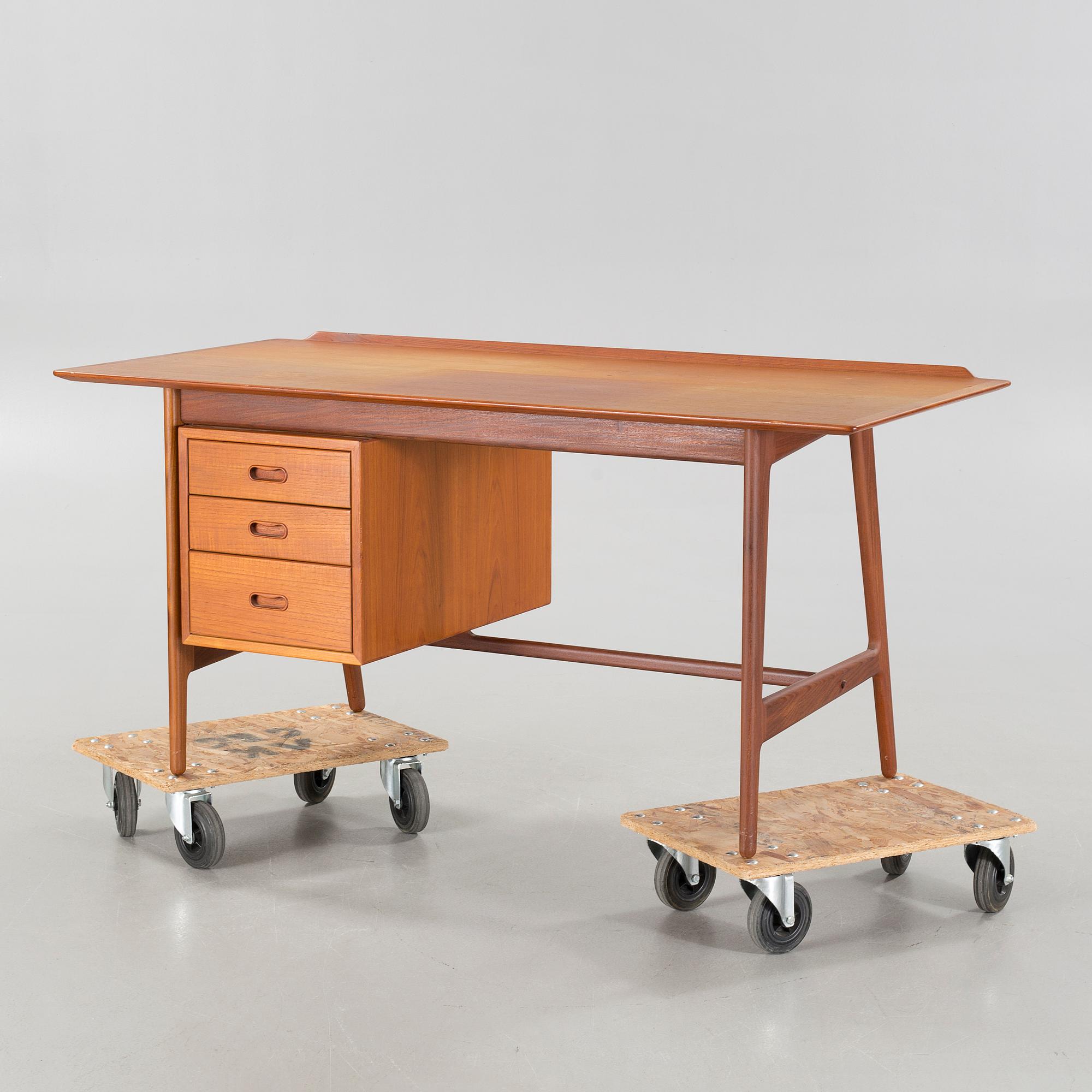 A writing desk, designed by Arne Vodder for Vamo Møbelfabrik, third quarter of the 20th century.