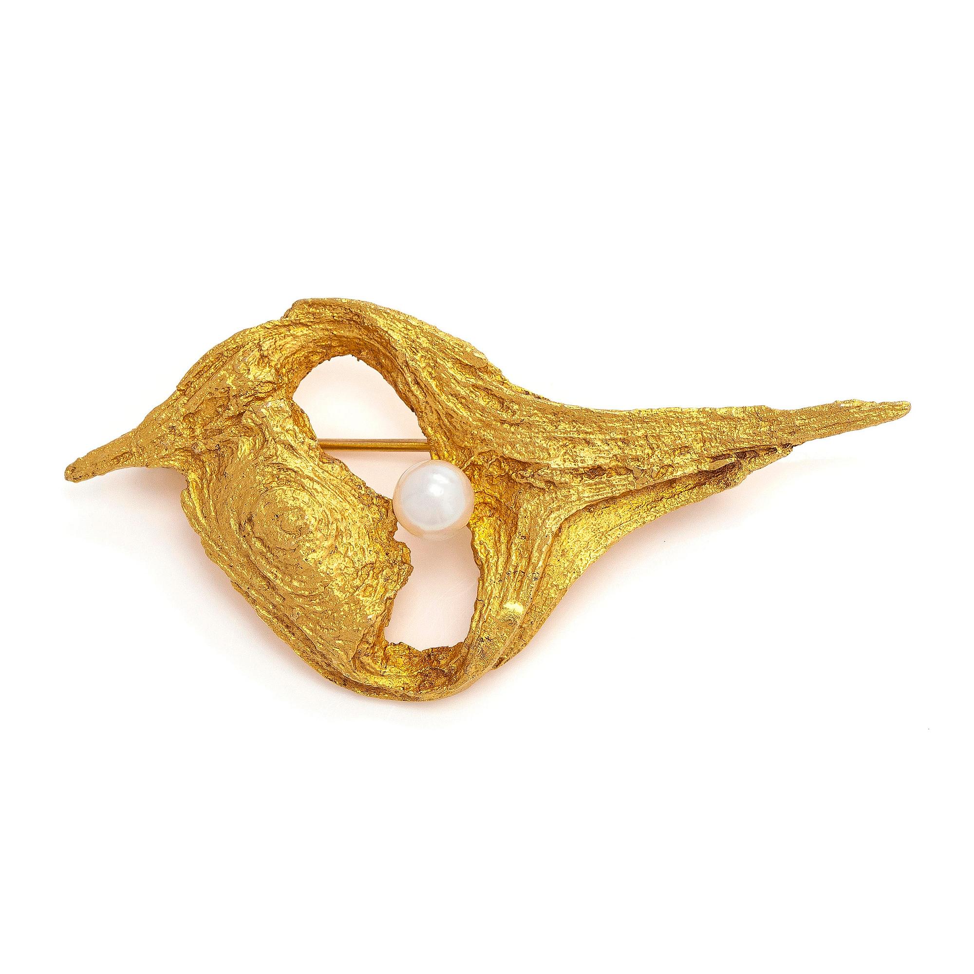 Helky Juvonen, brosch, 14K guld och odlad pärla, Westerback, Helsingfors 1972.
