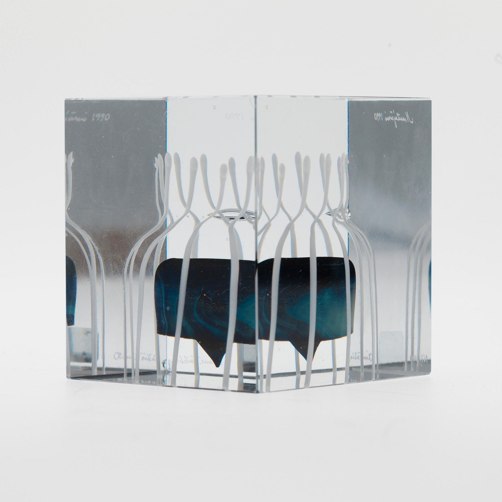 ÅRSKUB, glas, signerad Oiva Toikka, Nuutajärvi 1990, numrerad 963/2000.
