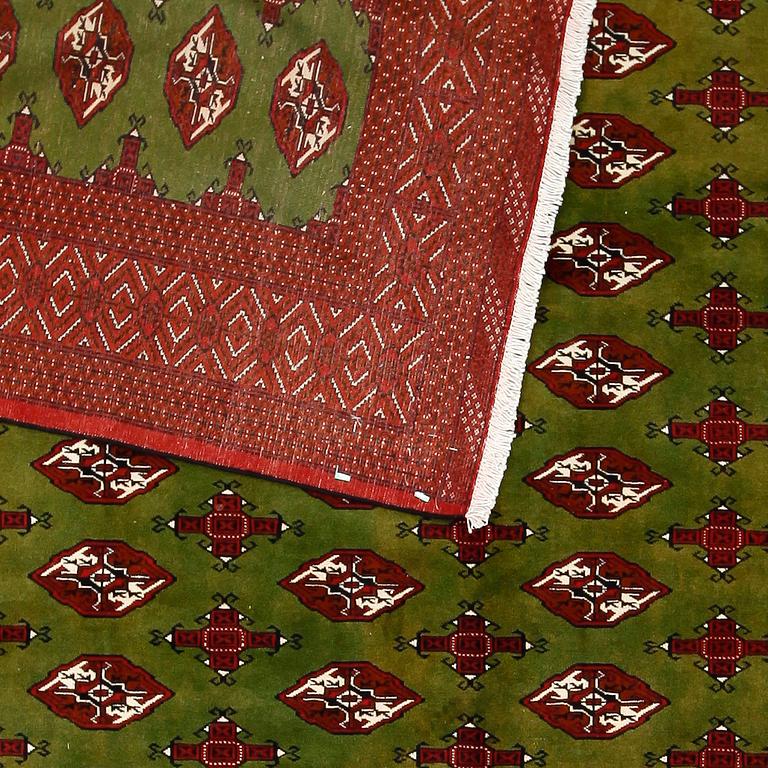 MATTA, Turkmen, ca 387 x 310 cm.