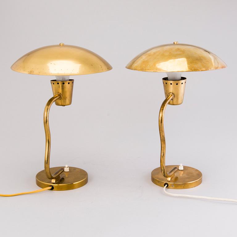 PÖYTÄVALAISIMIA, 2 kpl, malli EV 60, Itsu 1950-luku.