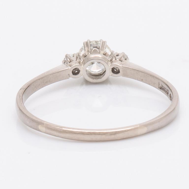Diamond ring 18K whitegold 3 brilliant-cut diamonds apprx 0,55 ct in total, Gerdtb Hartvig Sandqvist Stockholm1964.