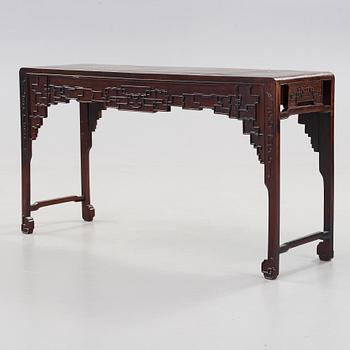 ALTARBORD, hardwood. Sen Qingdynasti.