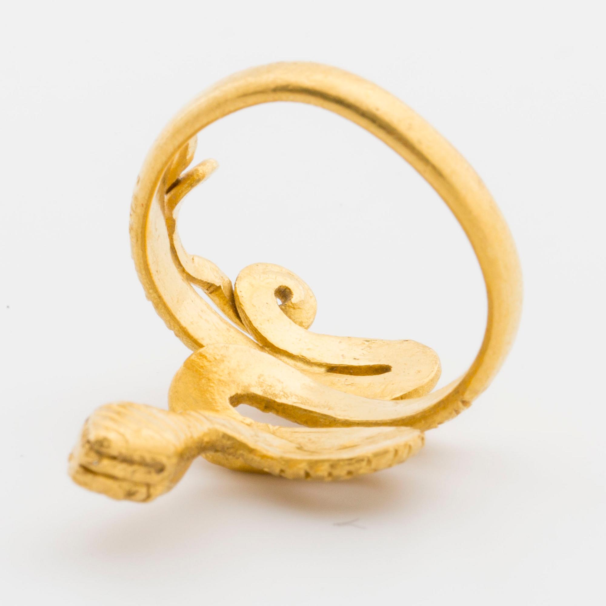 RING 18K gold in a shape of a serpent.