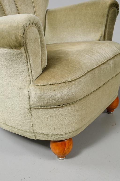 FÅTÖLJER, ett par, omkring 1900-talets mitt.