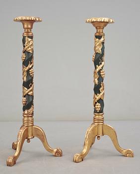 GUERIDONER, ett par, barockstil, nutida produktion.